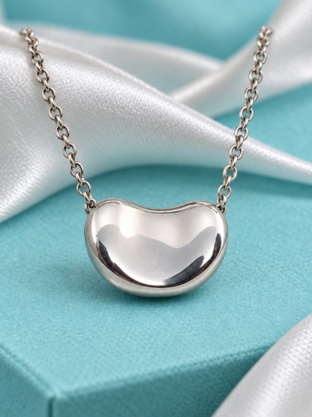 Tiffany & Co. Elsa Peretti Vintage Mini Bean Necklace Sterling Silver 16”